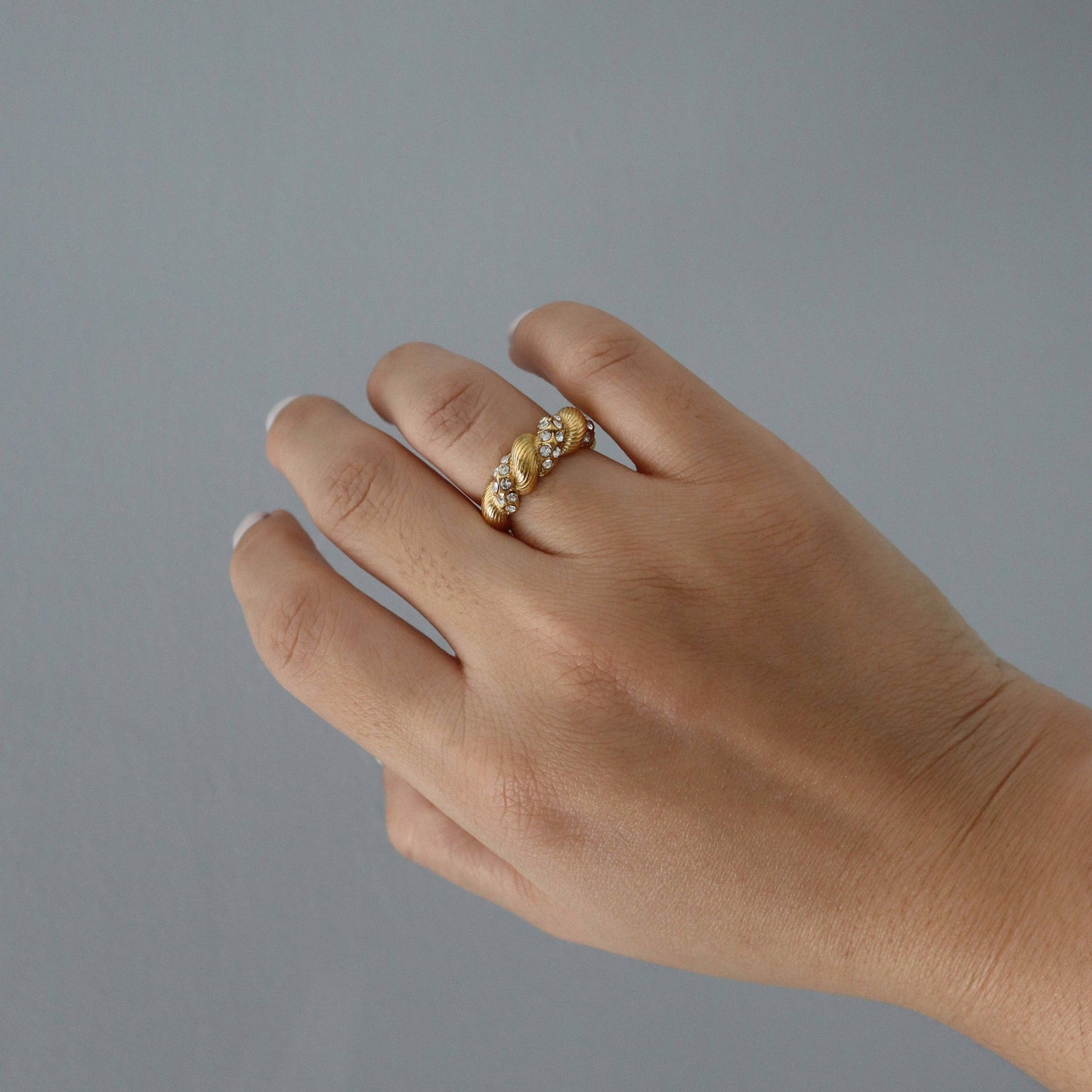 Ari Ring | Twisted Ring: 8