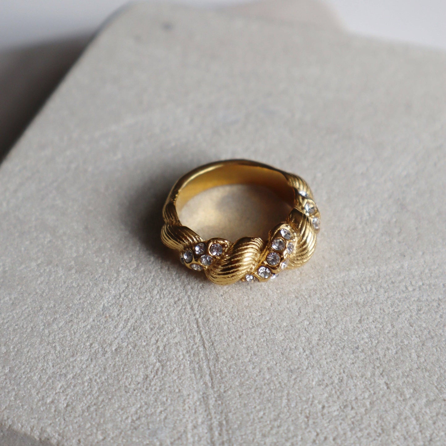 Ari Ring | Twisted Ring: 8