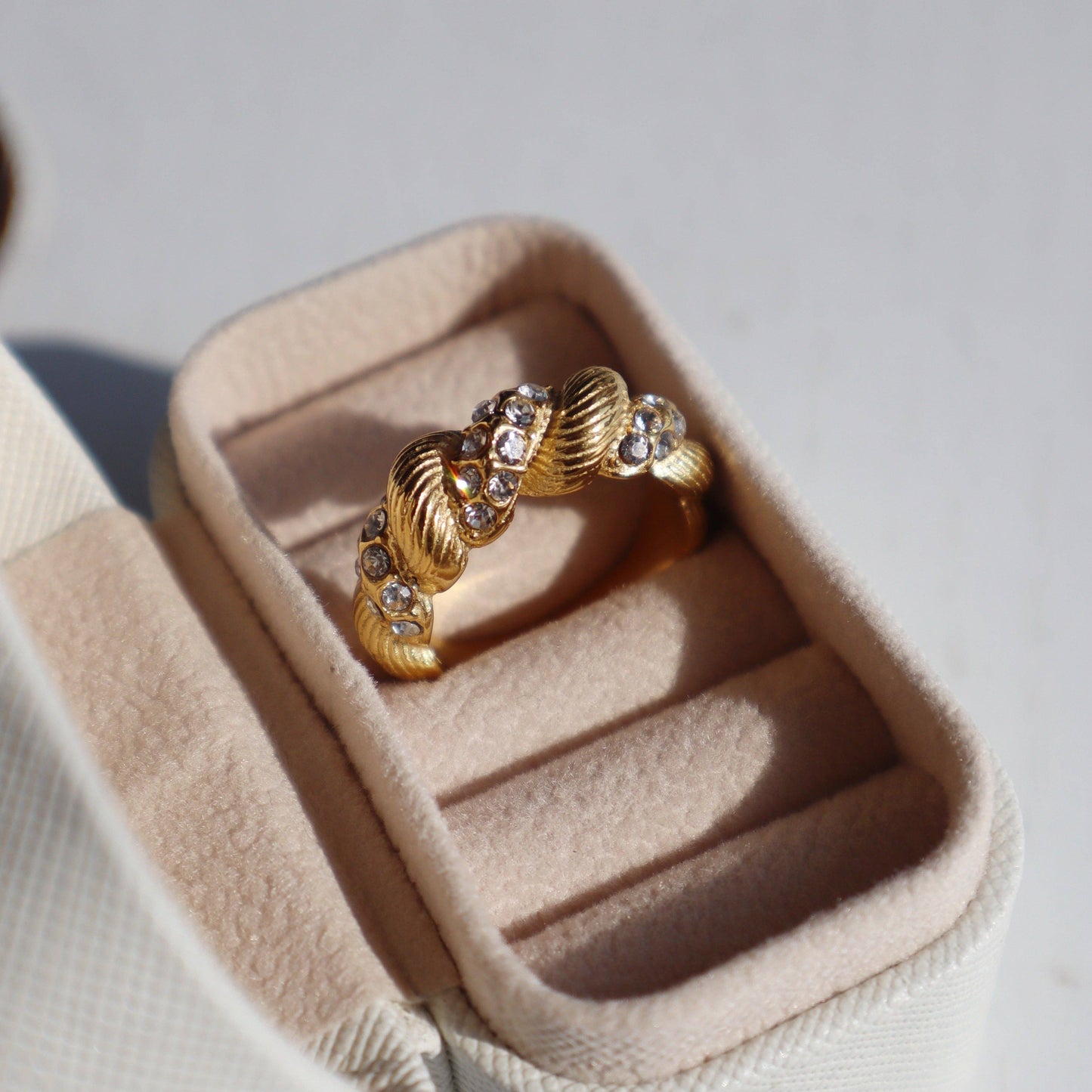 Ari Ring | Twisted Ring: 8
