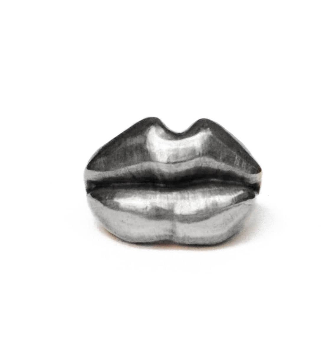 Silver Kiss: 7