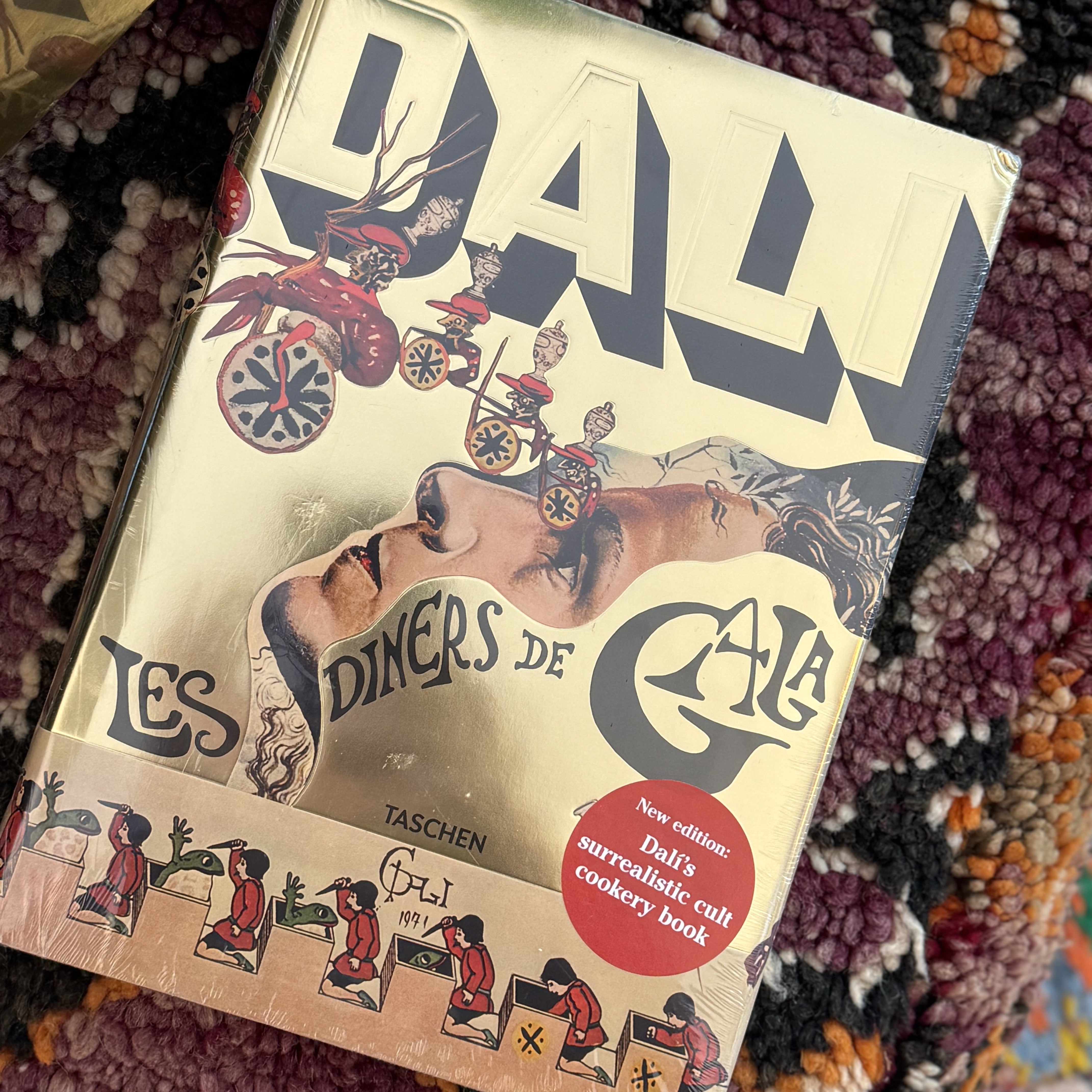 DALI Les Diners de Gala – MARAIS Home & Garden DALI Les Diners de Gala – MARAIS Home & Garden