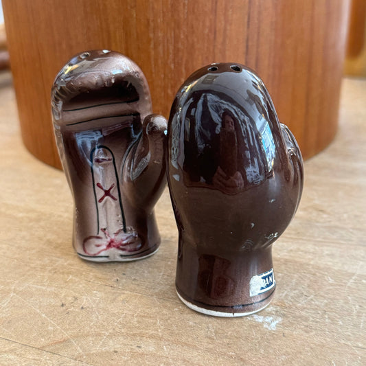 Boxing Gloves S + P Shakers Vintage