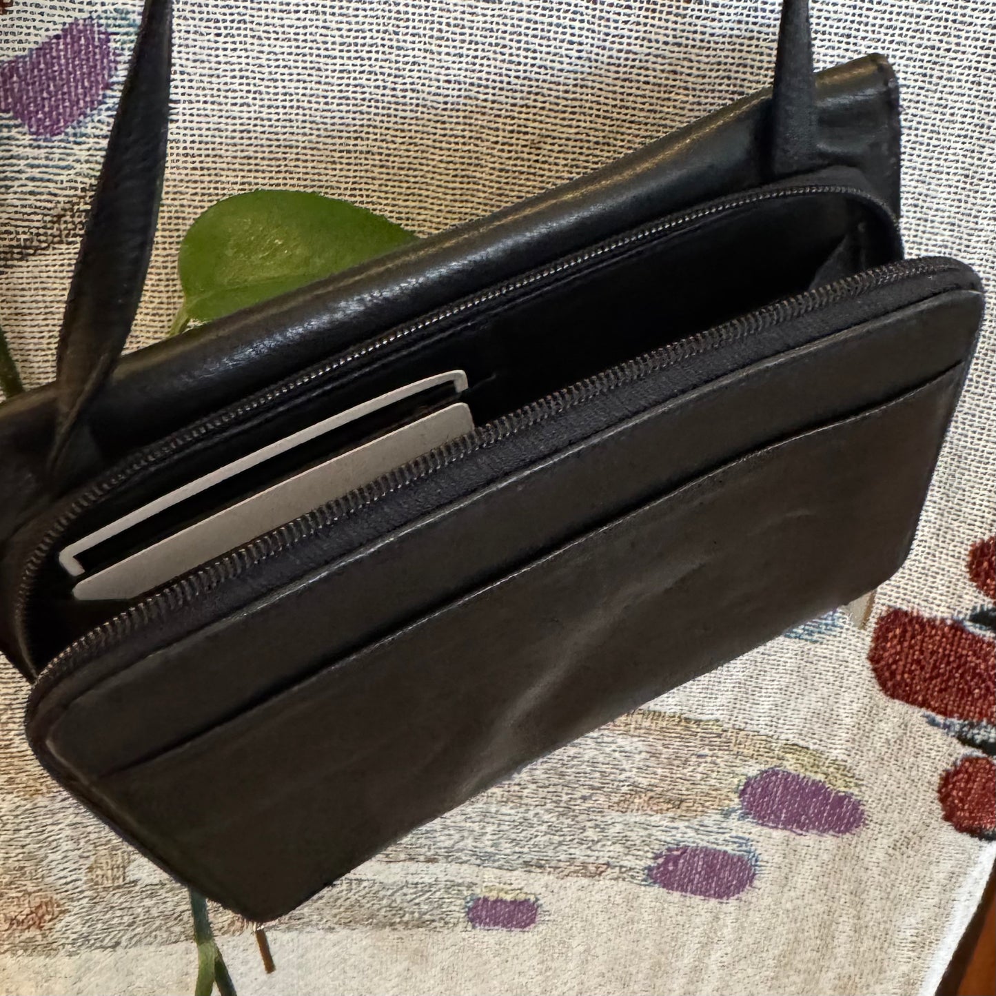 Perlina Travel Crossbody