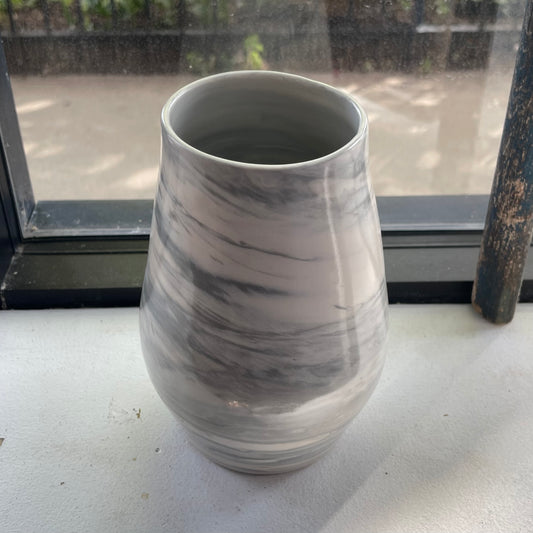 Effortly Marbled Vase