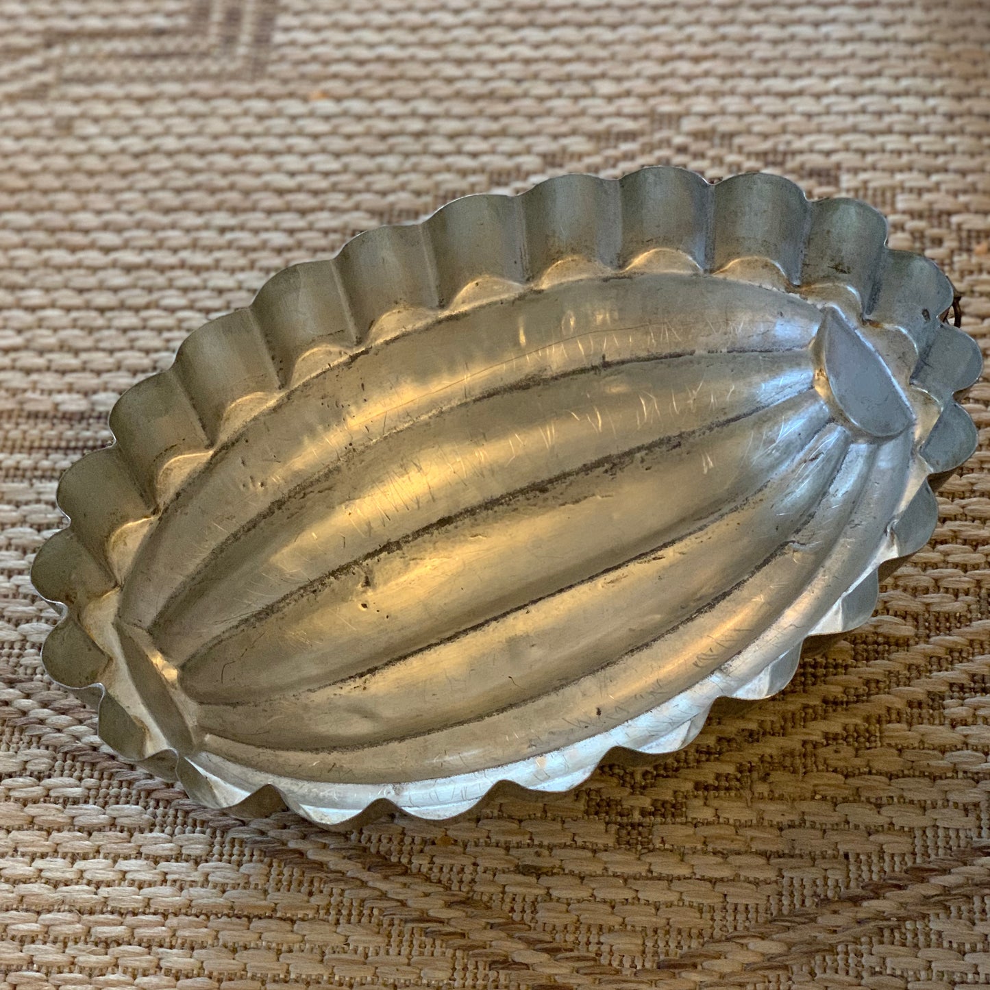 Gwen Ribbed Jello Mold