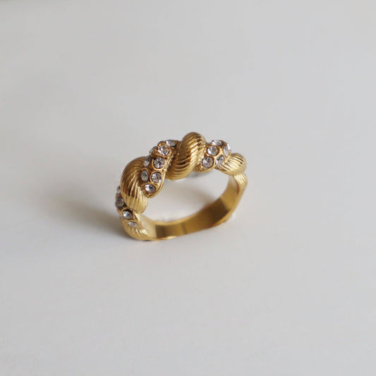 Ari Ring | Twisted Ring: 7
