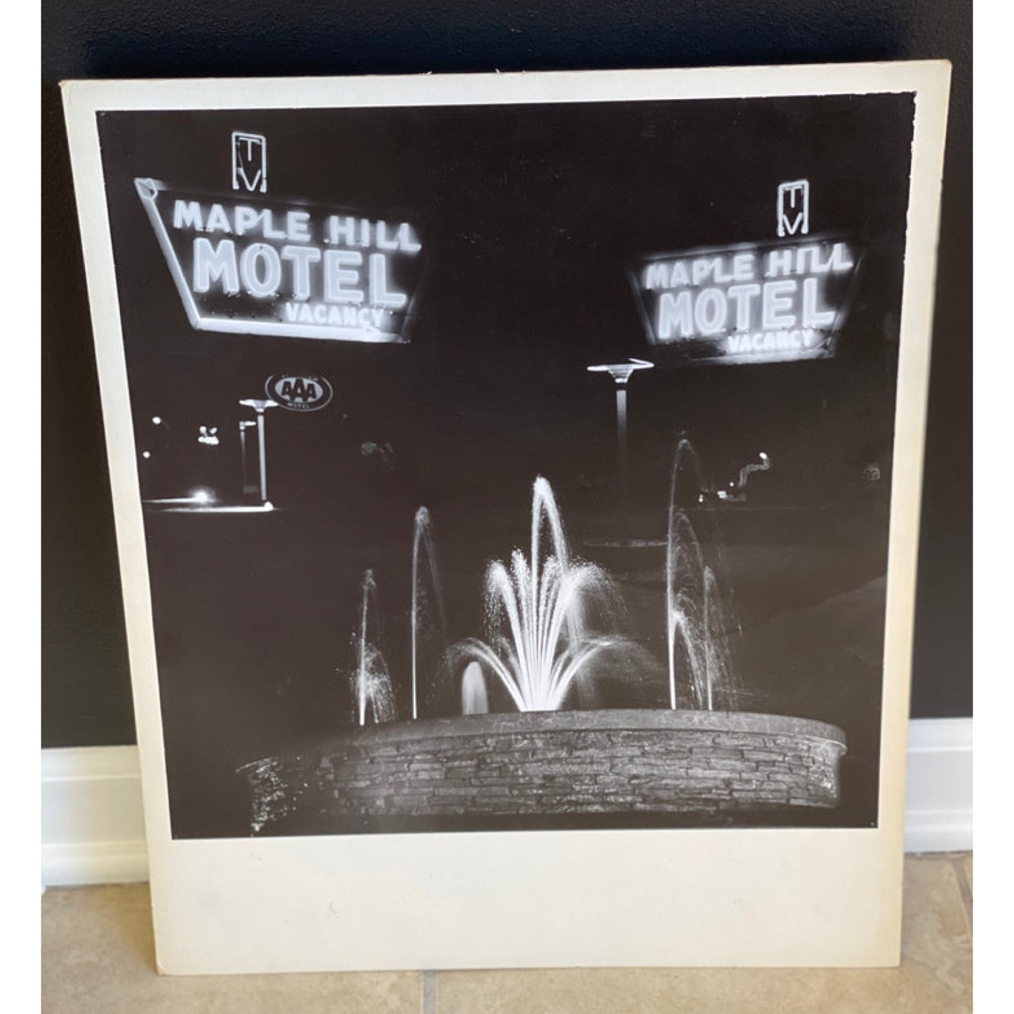 Neon Fountain Photo