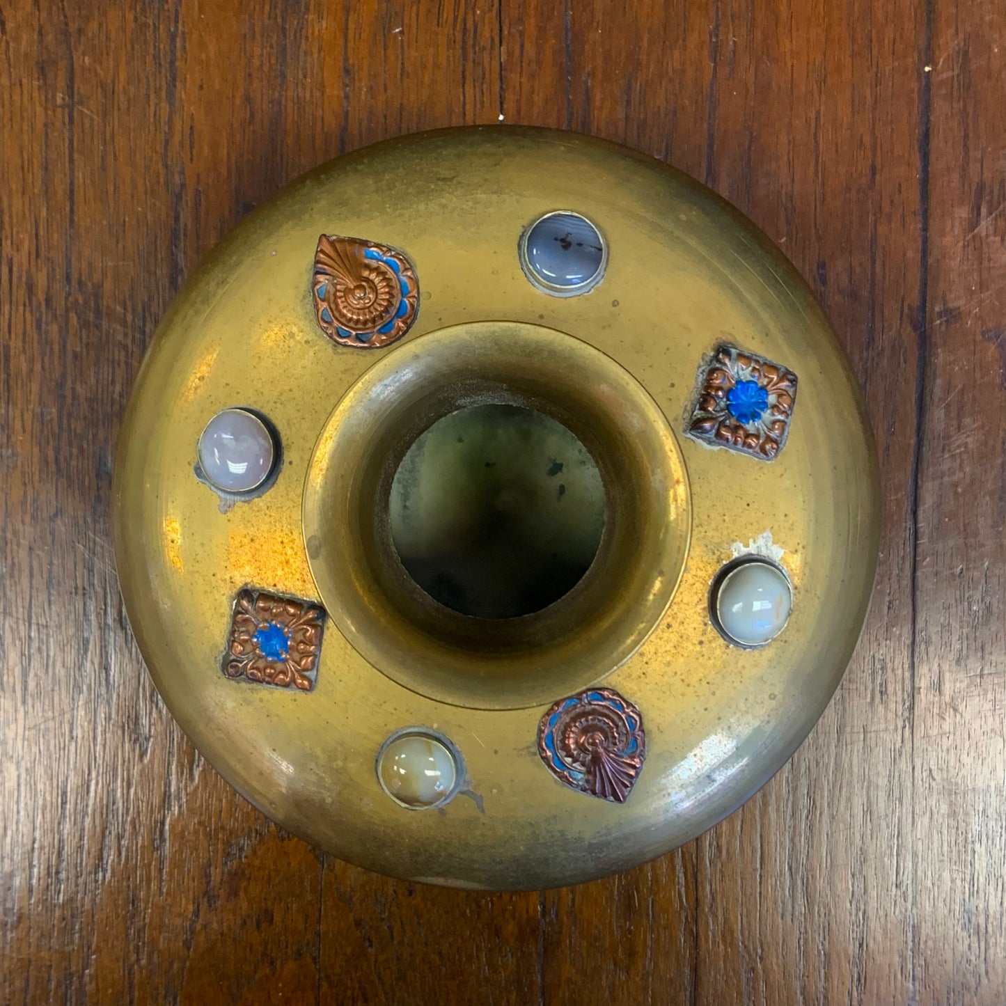 Raj Vase