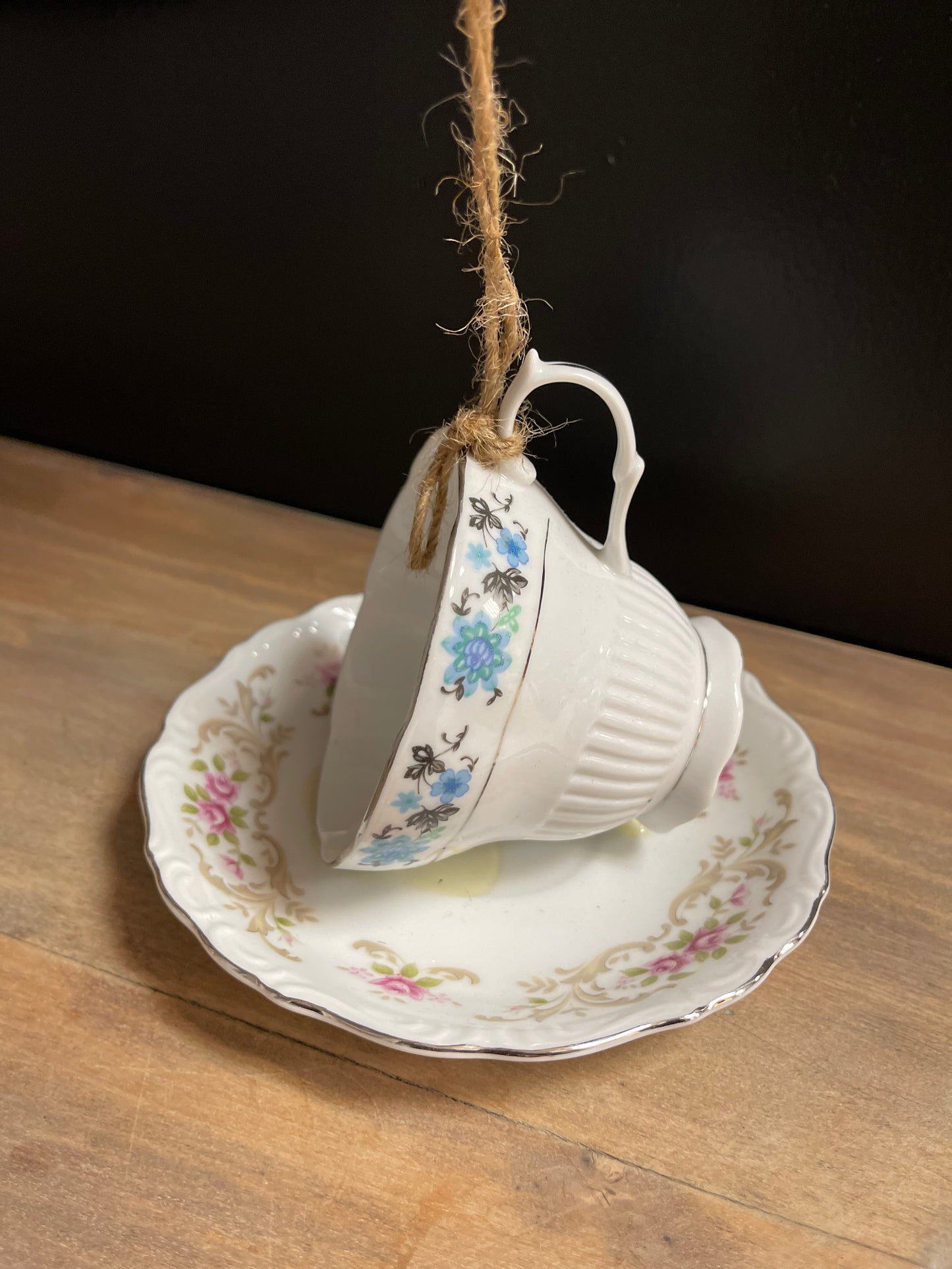 Vintage Tea Cup Birdfeeder