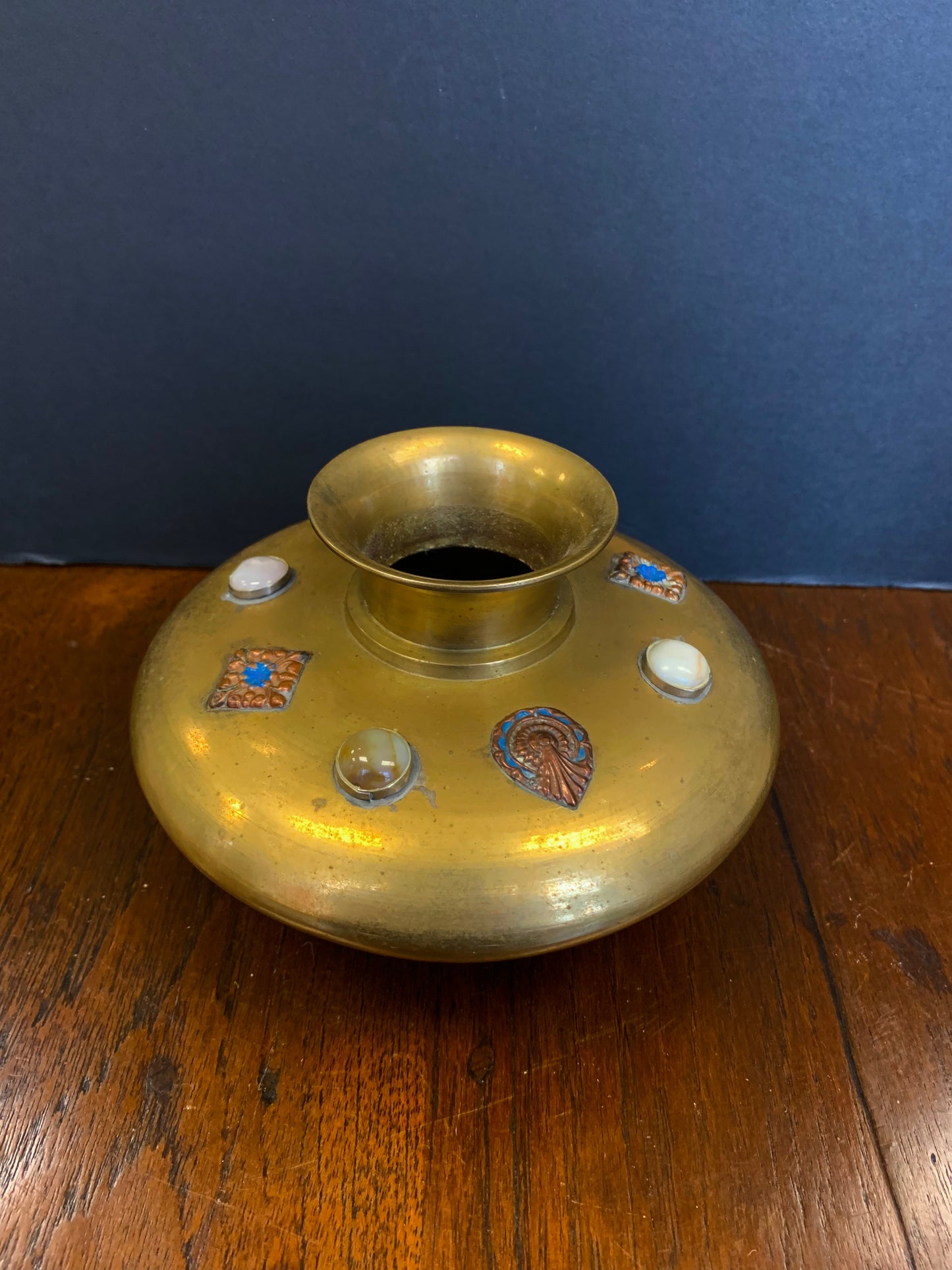Raj Vase