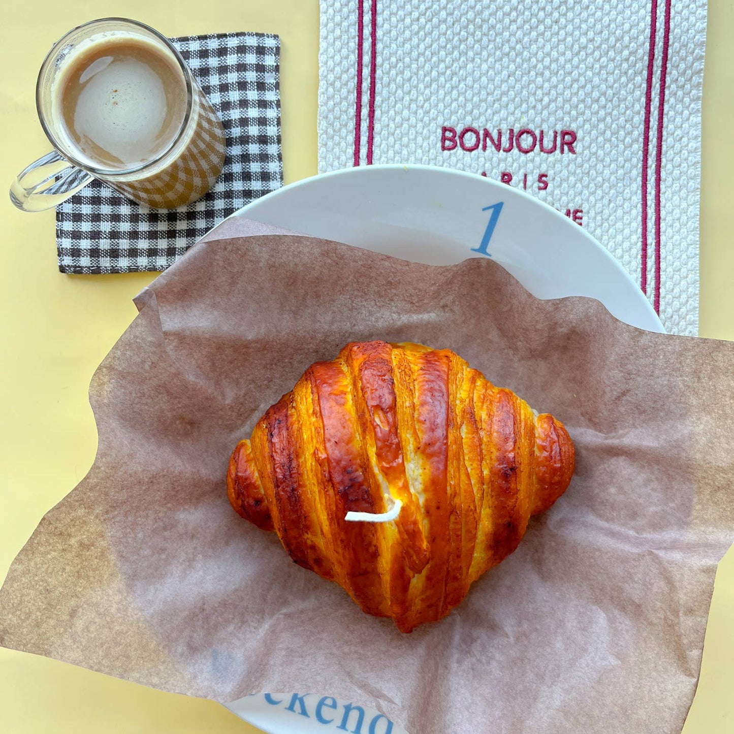 Le Grand Croissant Candle: No Scent