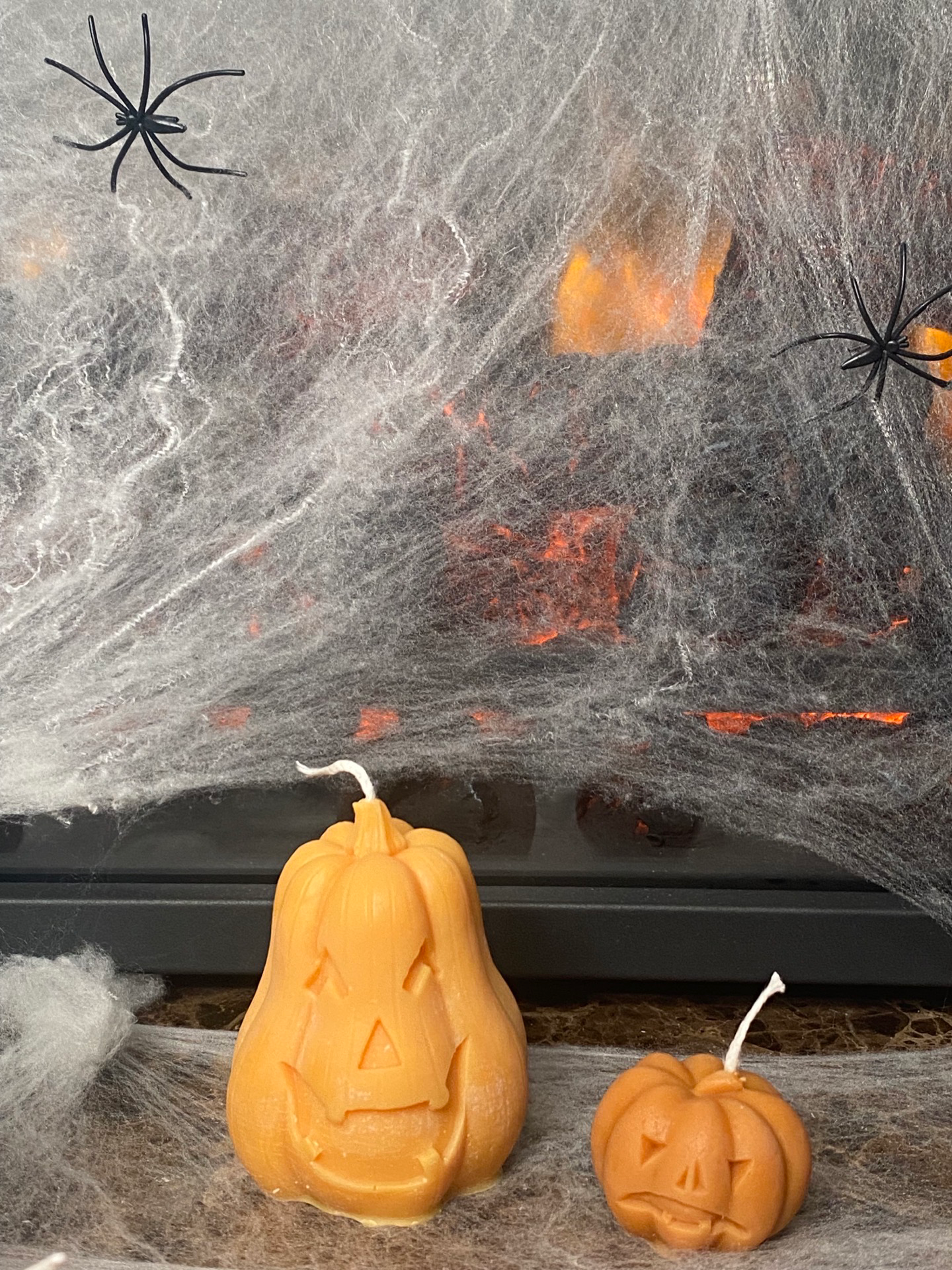 Giggles Jack-O-Lantern candle: Brown / Unscented / Med