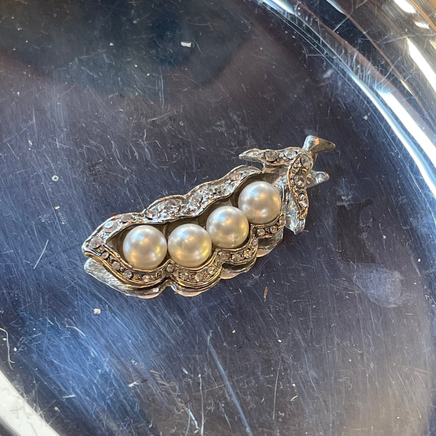 Pearl Pea-pod Pendant