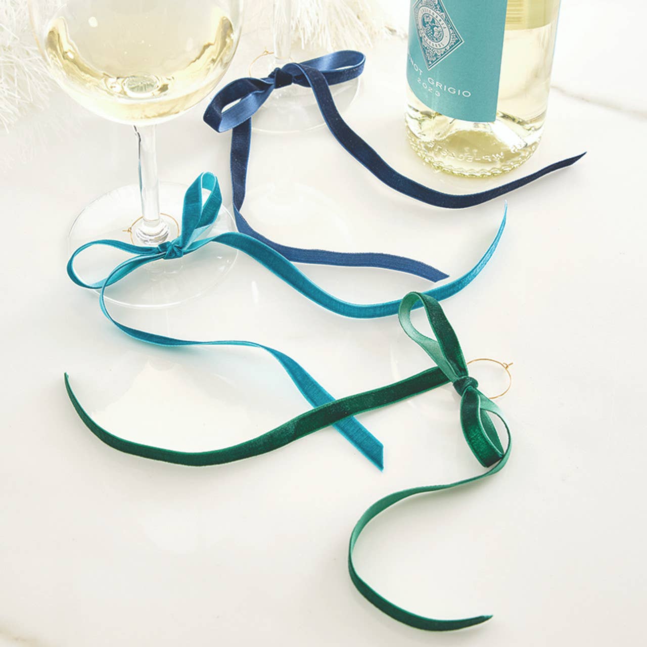 Velvet Bow Wine Charm - Set of 6 - Blue: Velvet / 9" L x 4.5" W