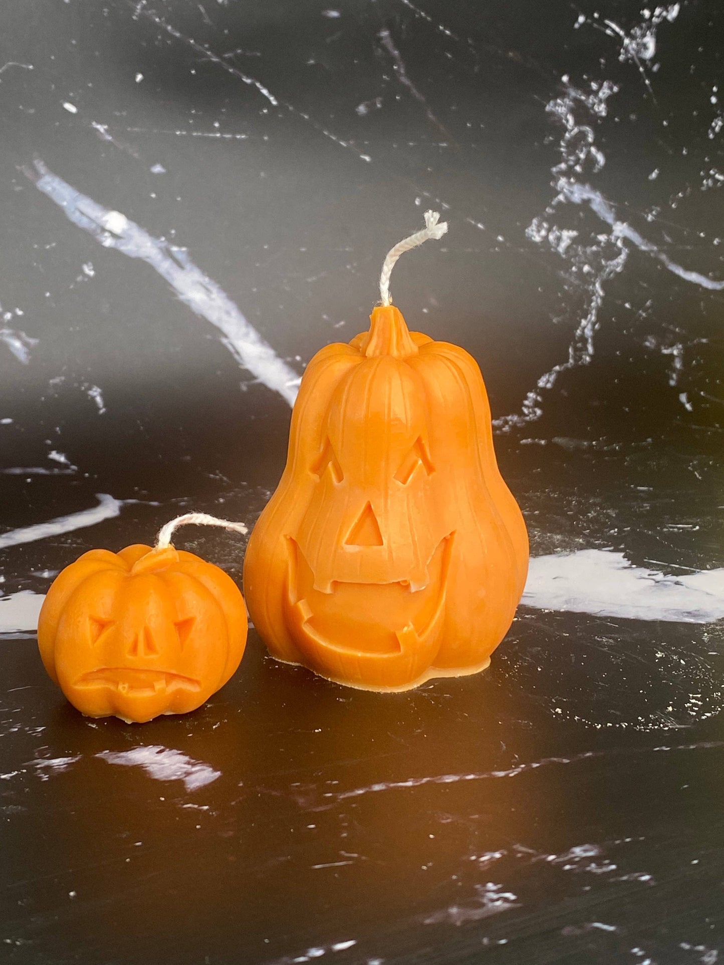 Giggles Jack-O-Lantern candle: Brown / Unscented / Med