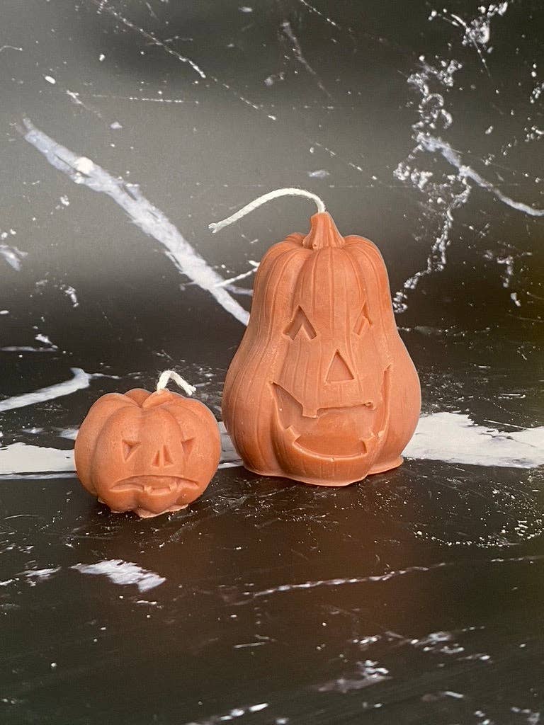 Giggles Jack-O-Lantern candle: Black / Oh My “GOURD” Pumpkin + Ginger + Cinnamon / Med