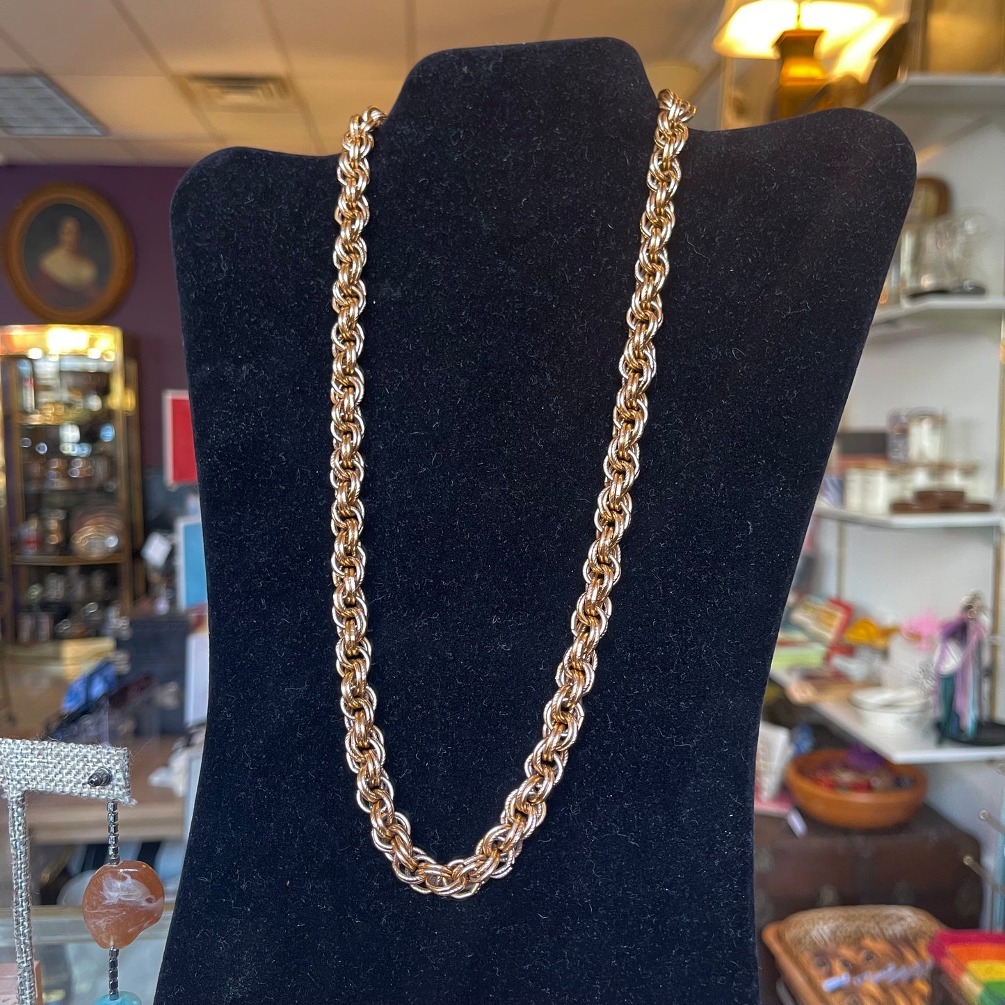 Twisting Chain Necklace