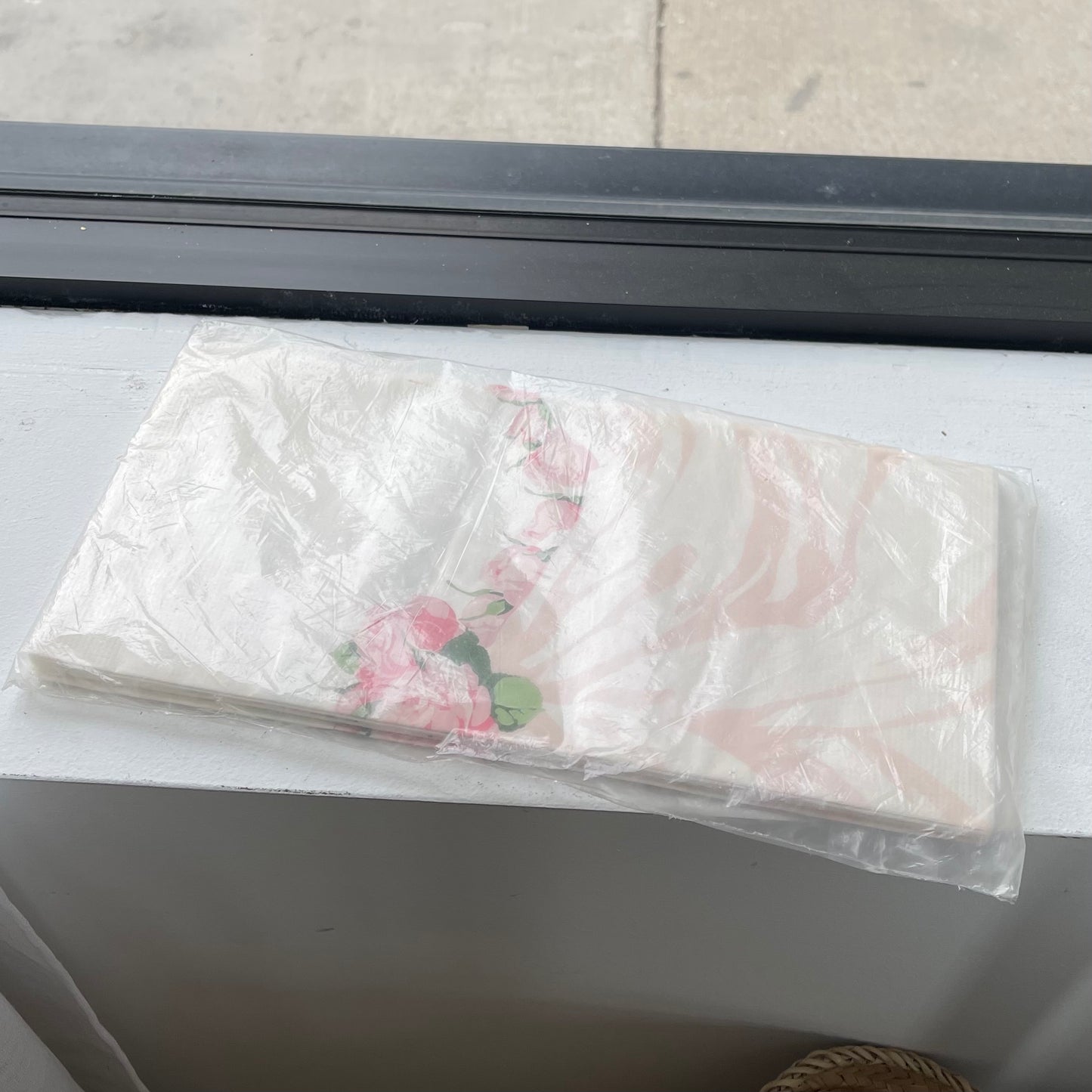 Vintage Rose Table Cover