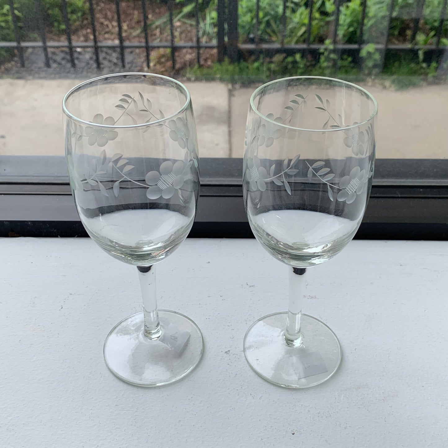 Etched Flower Wine Glass