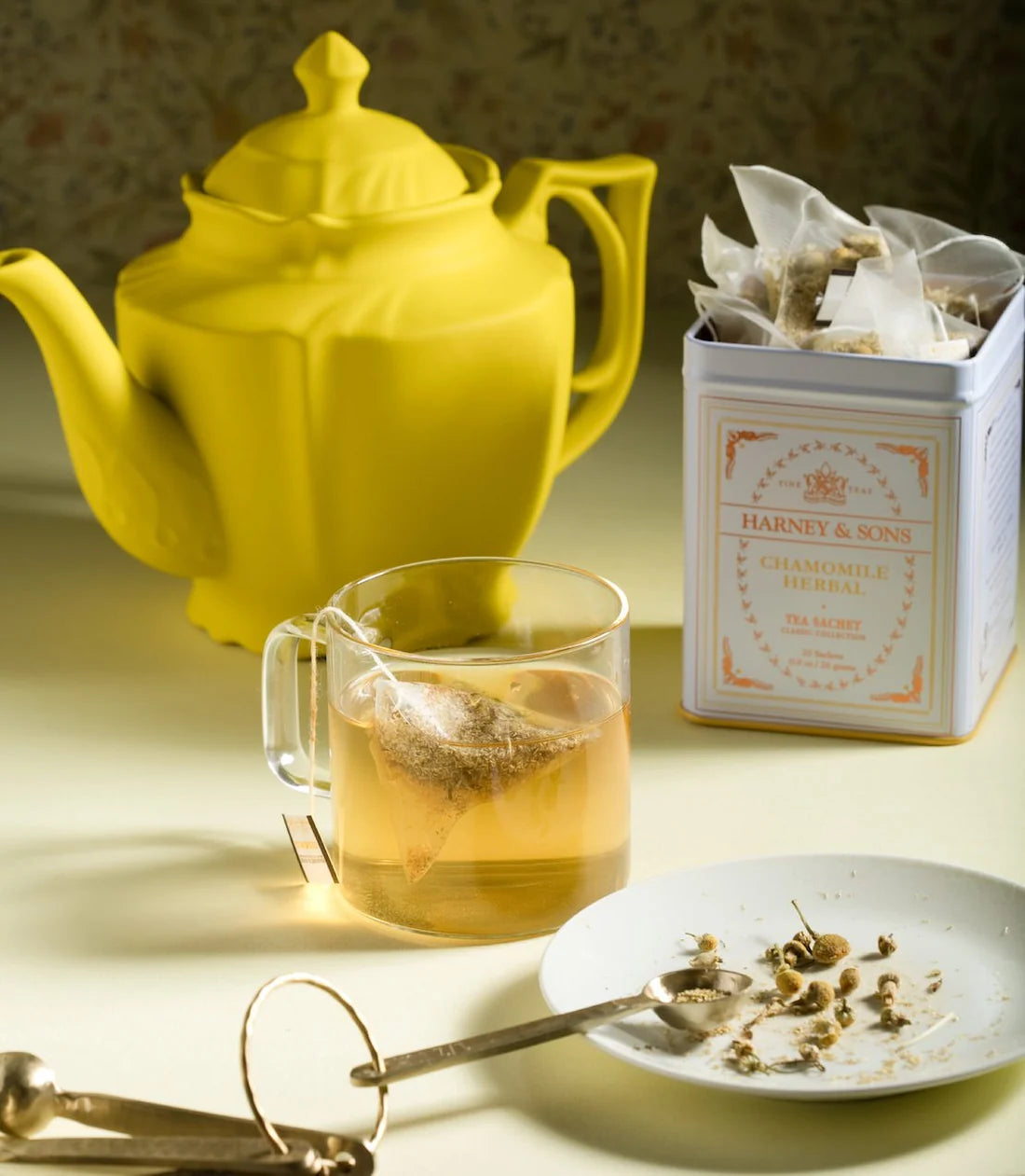 Harney & Sons Chamomile Herbal, Classic Tin of 20 Sachets