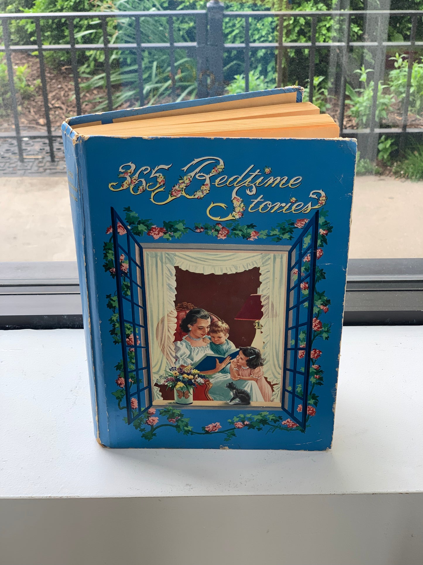 365 Bedtime Stories