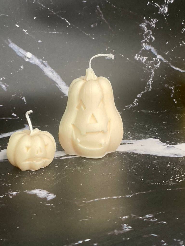Giggles Jack-O-Lantern candle: Orange / Oh My “GOURD” Pumpkin + Ginger + Cinnamon / Mini