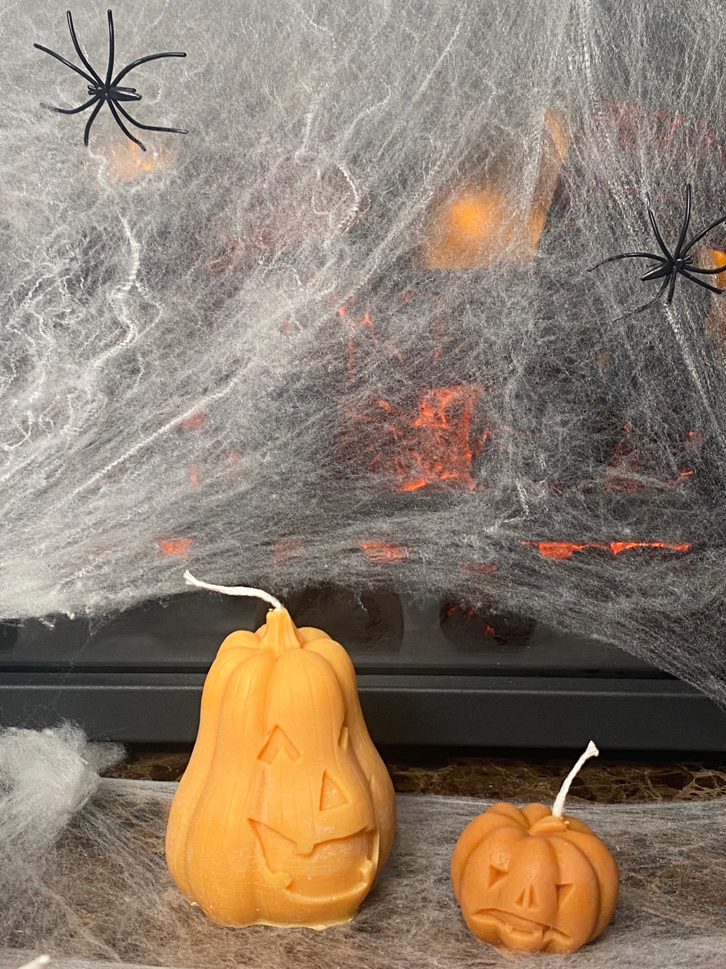 Giggles Jack-O-Lantern candle: Black / Oh My “GOURD” Pumpkin + Ginger + Cinnamon / Med