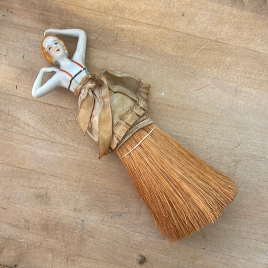 Porcelain hand broom
